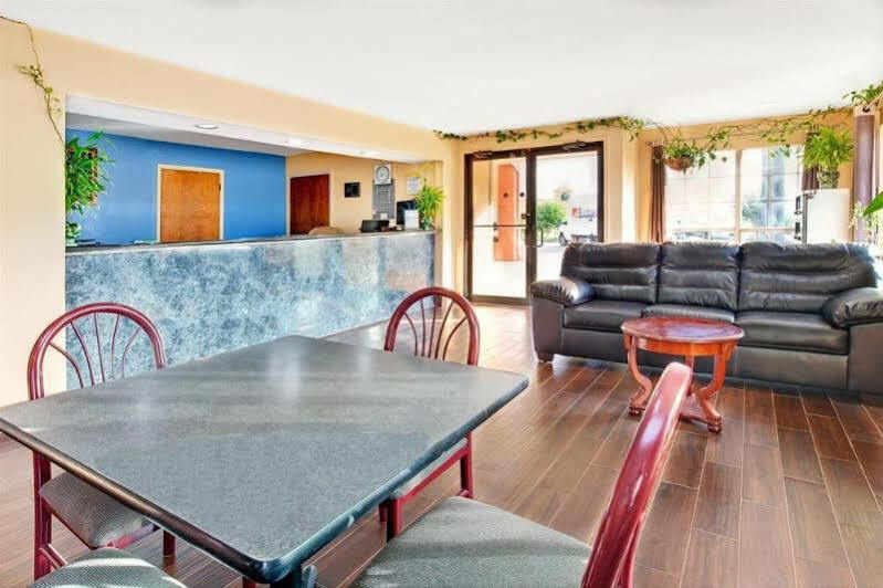 Super 8 By Wyndham Terrell Hotel Buitenkant foto