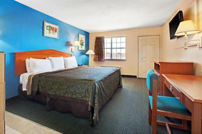 Super 8 By Wyndham Terrell Hotel Buitenkant foto
